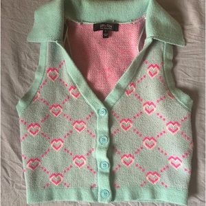 Knitted sweater vest with no sleeves